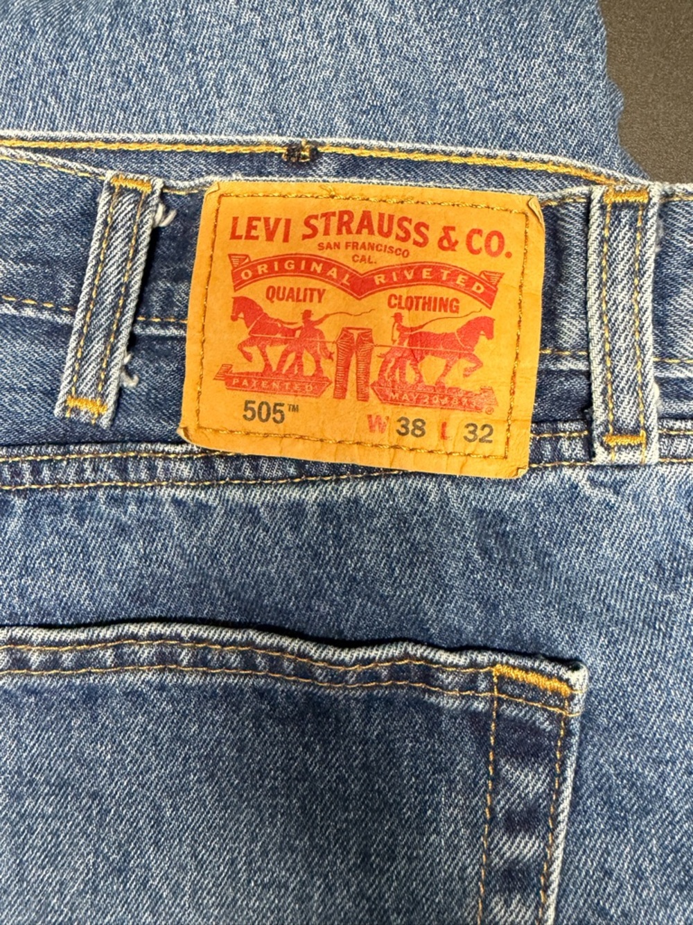 Levi's 505 Men’s  denim straight leg fit 38 X 32